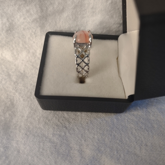 New women's size 8 ring - Picture 4 of 6